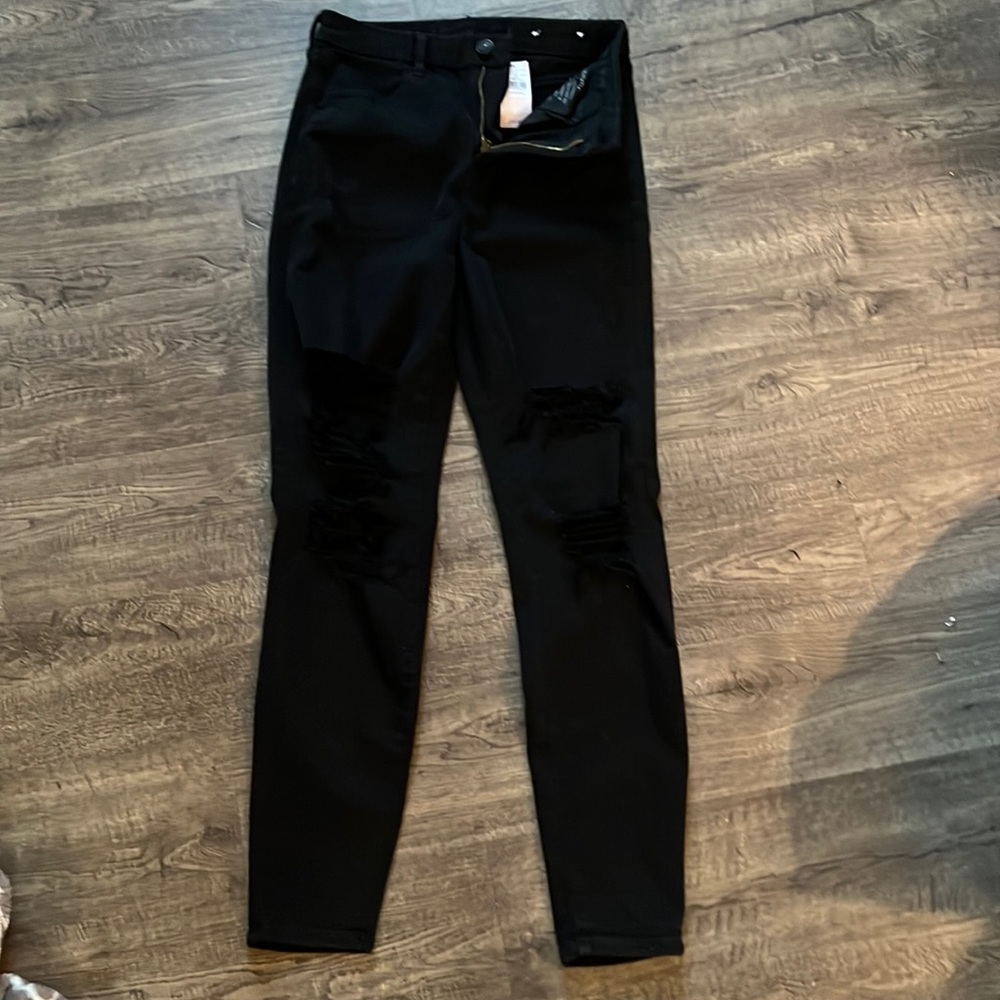 Black American Eagle Skinny Jeans NWT. Size 8L.  Next Level Stretch.